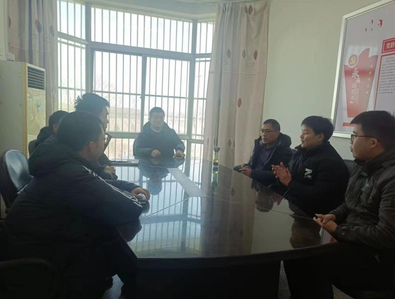 秦豐種業(yè):種子科學(xué)研究院組織青年研發(fā)團(tuán)隊(duì)開(kāi)展培訓(xùn)交流